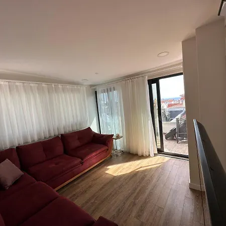 Lägenhet 3+2 House