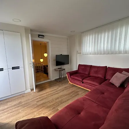 Lägenhet 3+2 House